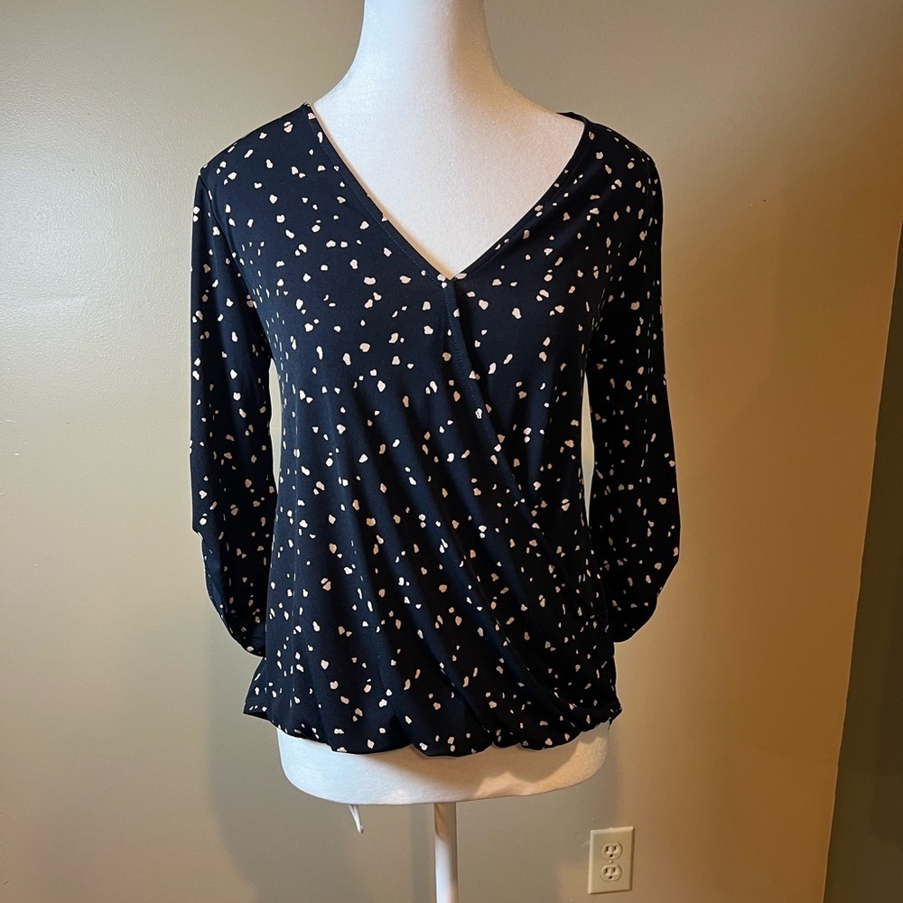 Beacon Julia Surplice Navy with Tan Spots Knit Top Size Small Stitch Fix